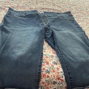 Pull on mid rise capri jegging